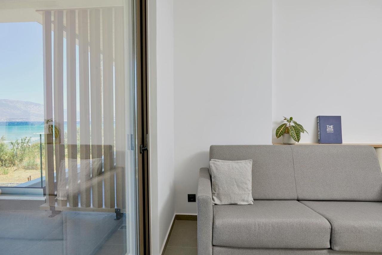 Mare Suites Lechaio Buitenkant foto