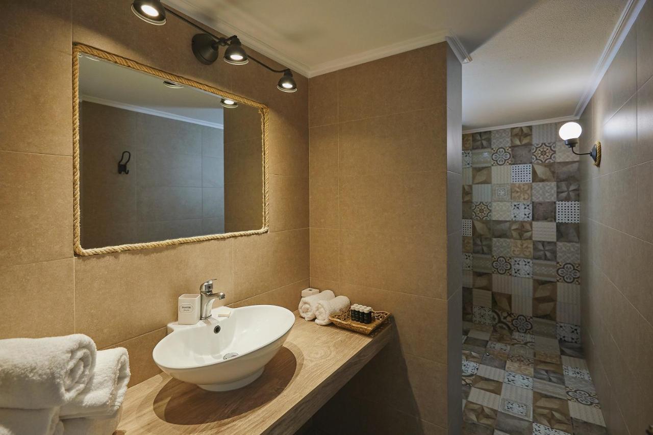 Mare Suites Lechaio Buitenkant foto