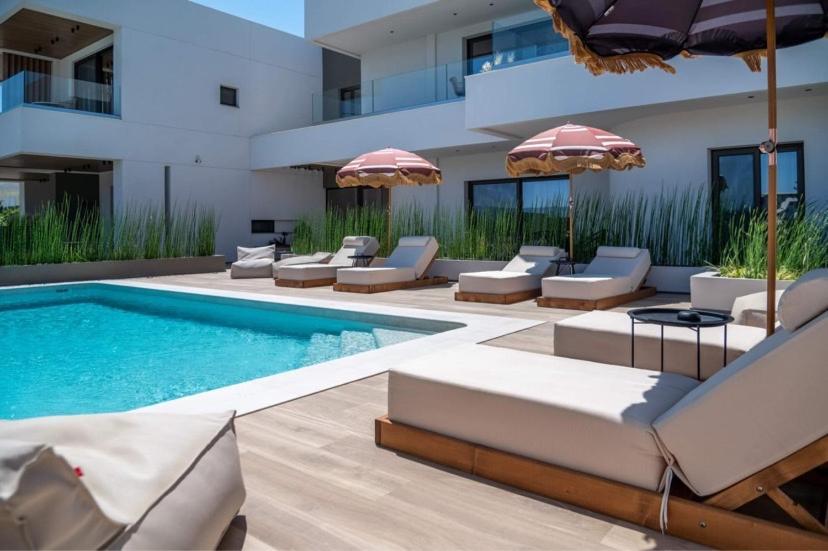 Mare Suites Lechaio Buitenkant foto