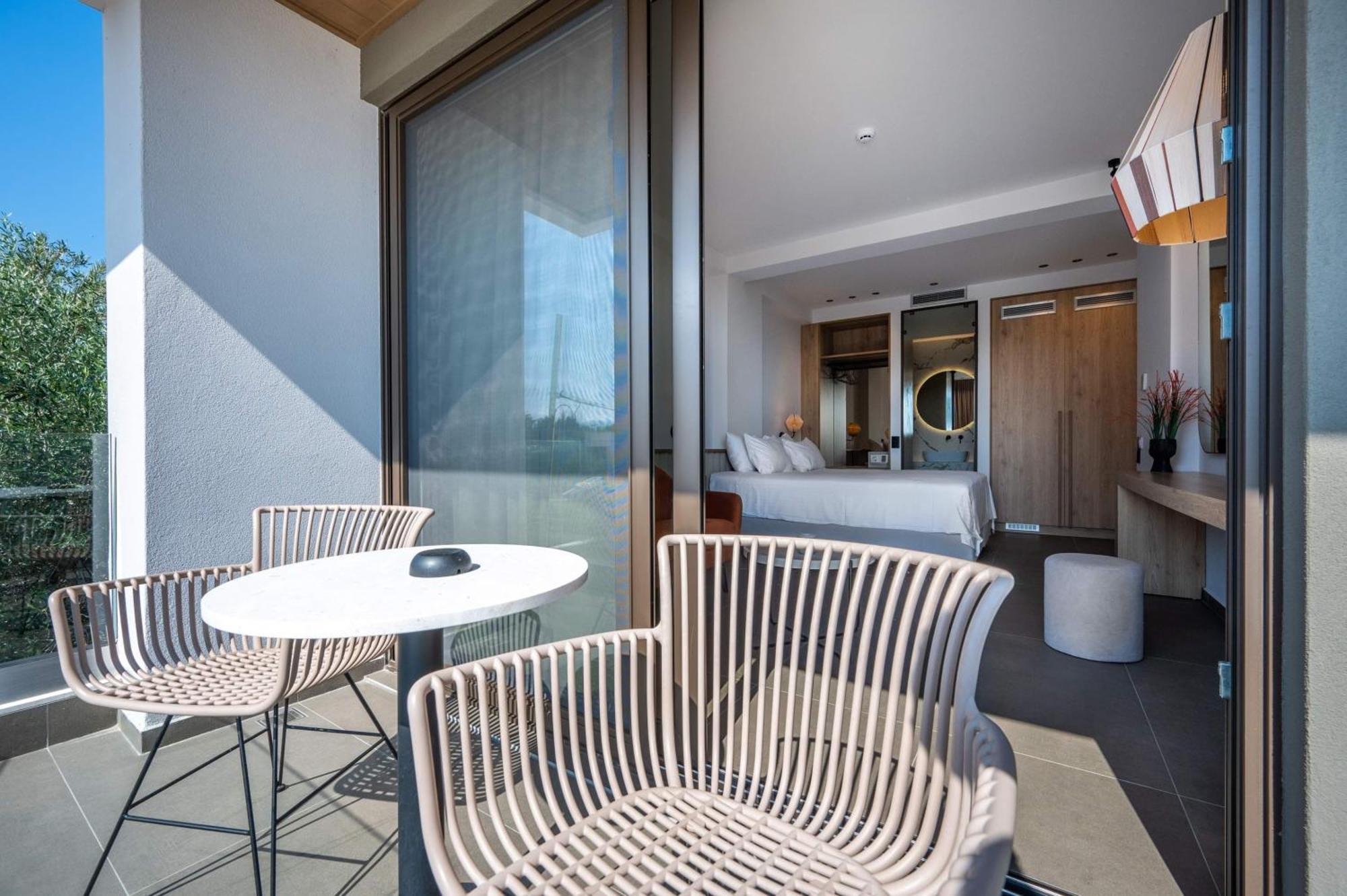 Mare Suites Lechaio Buitenkant foto